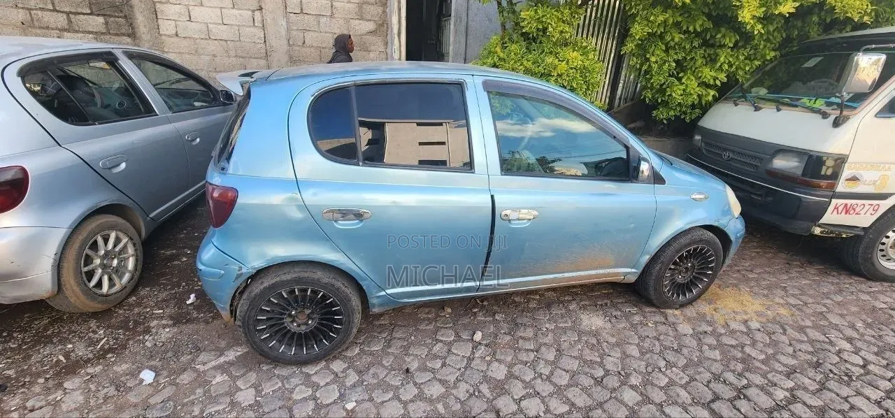 Toyota Vitz 2002 Blue