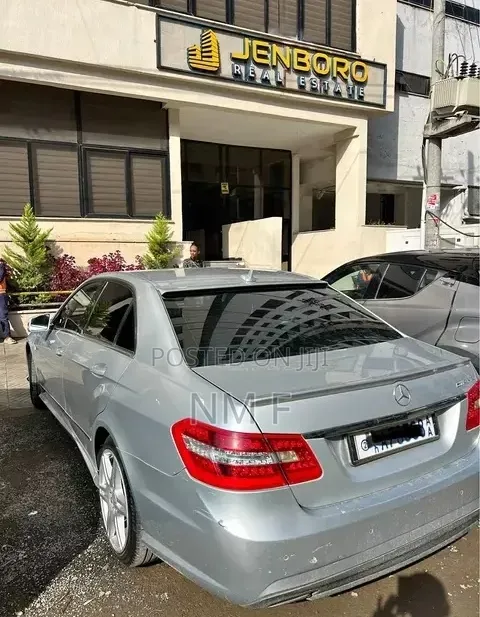 Mercedes-Benz E200 2013 Silver