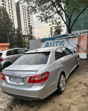 Mercedes-Benz E200 2013 Silver