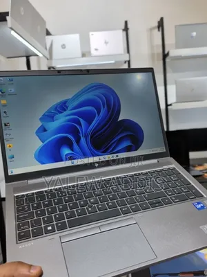 New Laptop HP ZBook Firefly G8 16GB Intel Core i7 SSD 512GB