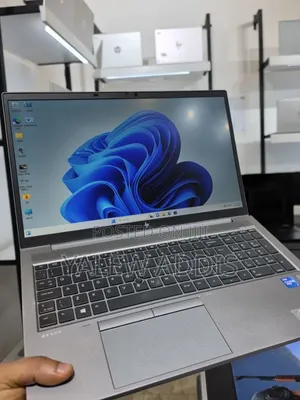New Laptop HP ZBook Firefly G8 16GB Intel Core i7 SSD 512GB