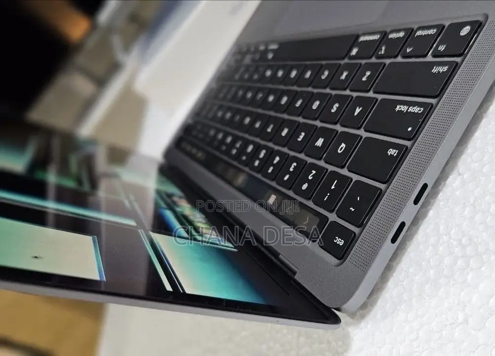 New Laptop Apple MacBook Pro 2022 M2 8GB Apple M2 SSD 256GB