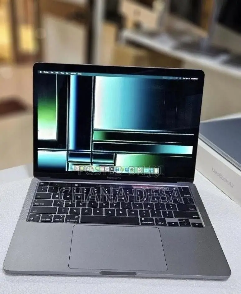 New Laptop Apple MacBook Pro 2022 M2 8GB Apple M2 SSD 256GB