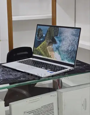 New Laptop Samsung Galaxy Book4 16GB Intel Core 7 SSD 512GB