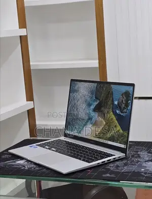 New Laptop Samsung Galaxy Book4 16GB Intel Core 7 SSD 512GB