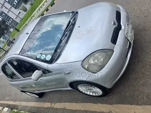 Toyota Vitz 2001 White