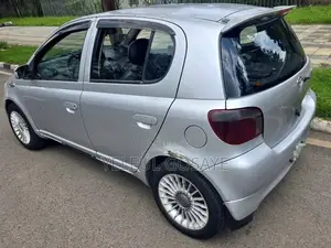 Toyota Vitz 2001 White