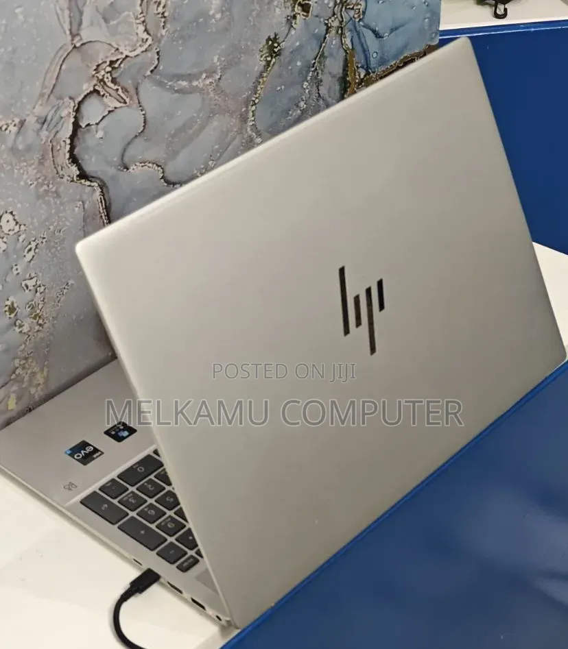 New Laptop HP Pavilion 17 16GB Intel Core i7 SSD 1T