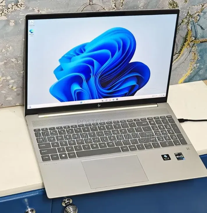 New Laptop HP Pavilion 17 16GB Intel Core i7 SSD 1T