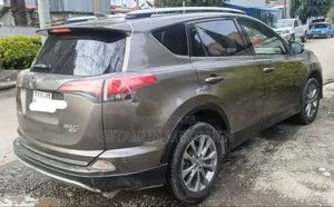 Toyota RAV4 2017 Gold