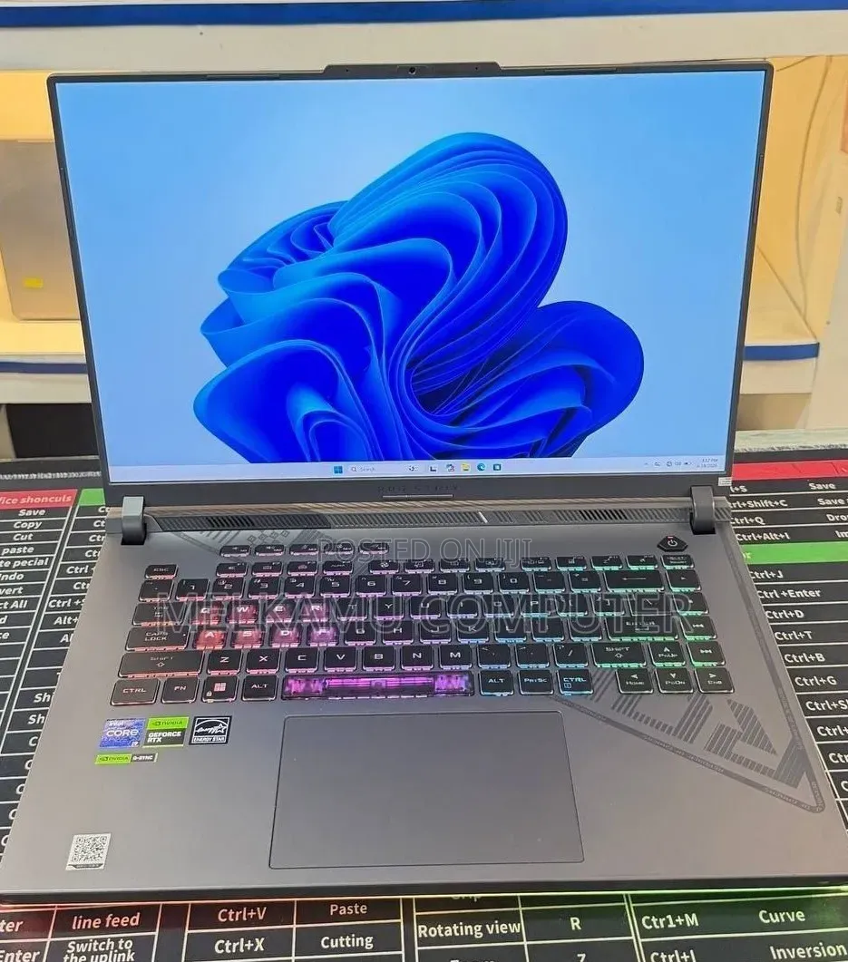 New Laptop Asus ROG Strix G16 16GB Intel Core i9 SSD 1T