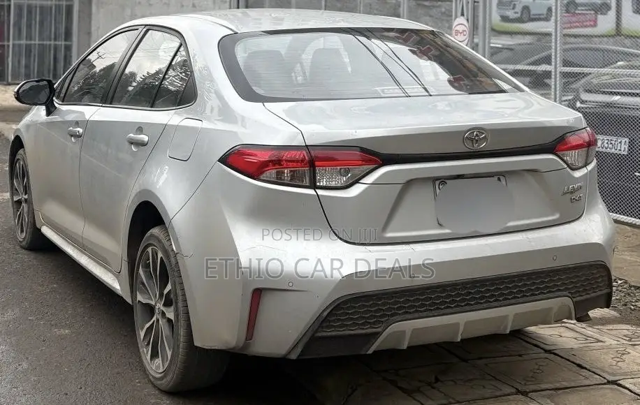 Toyota Corolla 2022 Silver