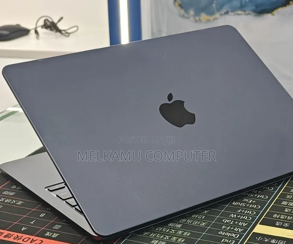New Laptop Apple MacBook Air 2022 M2 8GB Apple M2 SSD 512GB