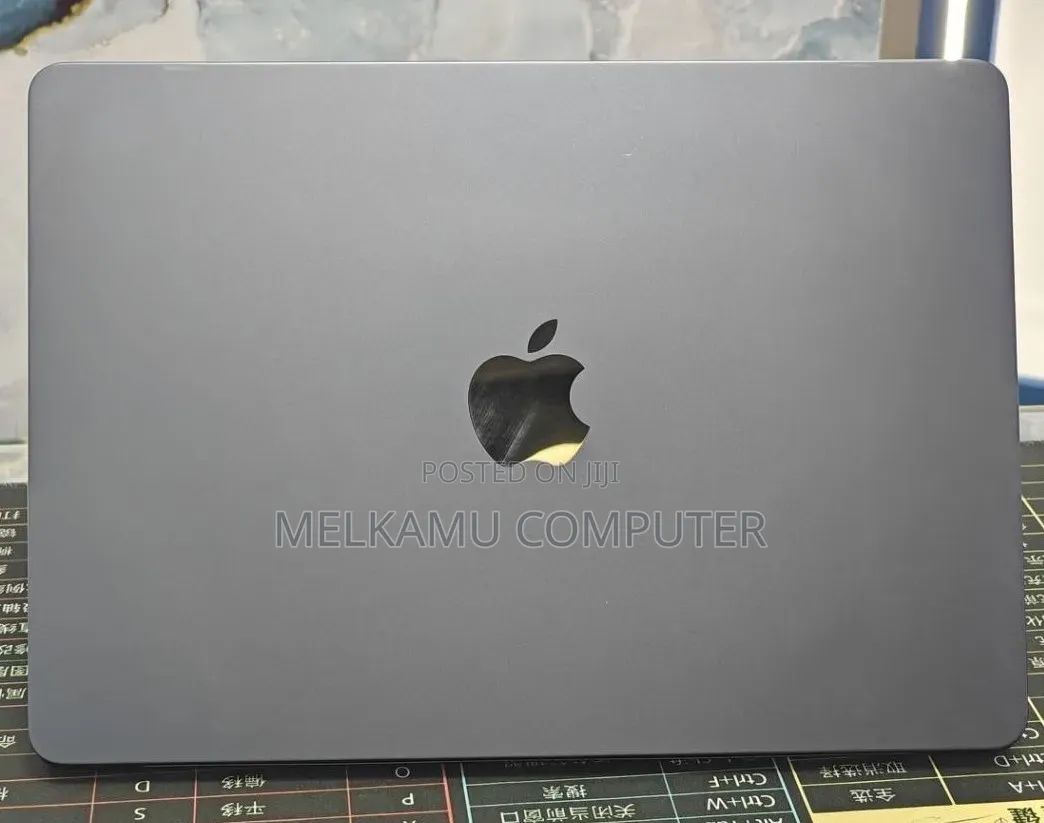 New Laptop Apple MacBook Air 2022 M2 8GB Apple M2 SSD 512GB