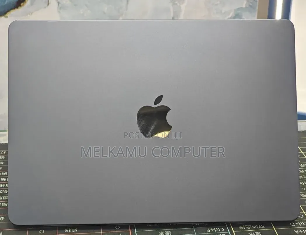 New Laptop Apple MacBook Air 2022 M2 8GB Apple M2 SSD 512GB