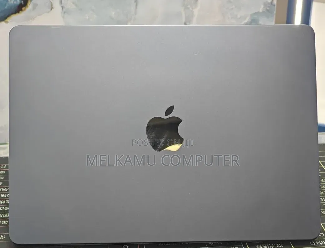 New Laptop Apple MacBook Air 2022 M2 8GB Apple M2 SSD 512GB