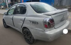 Toyota Platz 2001 Silver