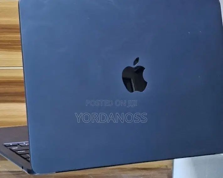 New Laptop Apple MacBook Air 2025 M4 16GB Apple M4 SSD 256GB