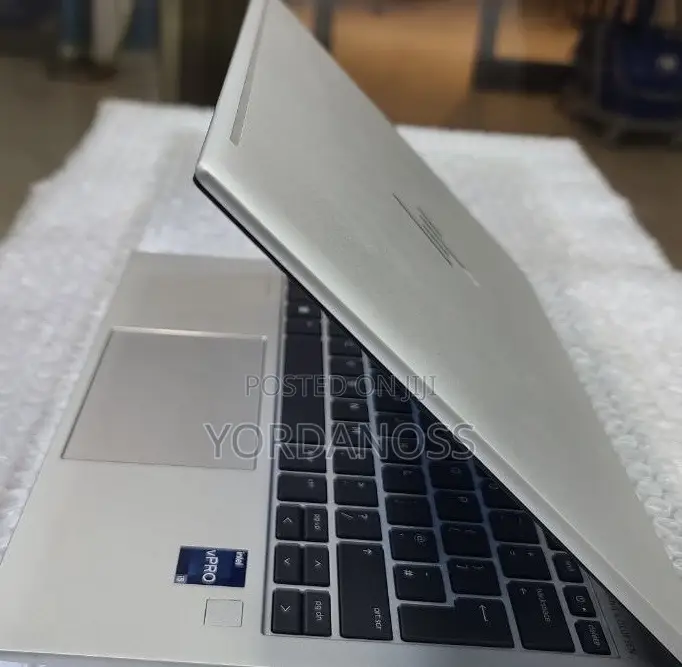 New Laptop HP EliteBook 840 G9 16GB Intel Core i5 SSD 512GB