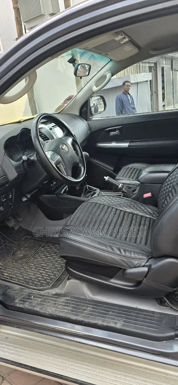 Toyota Hilux 2014 Gray