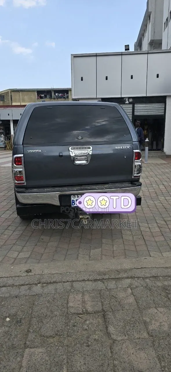 Toyota Hilux 2014 Gray