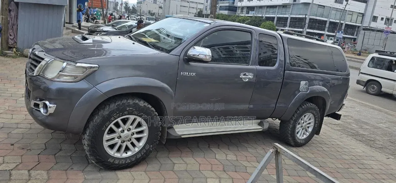 Toyota Hilux 2014 Gray