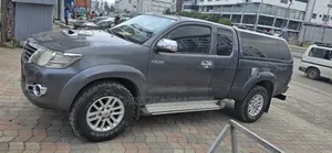 Toyota Hilux 2014 Gray
