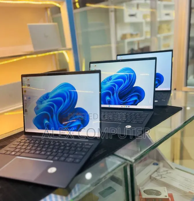 New Laptop HP Dragonfly G3 16GB Intel Core i7 SSD 512GB