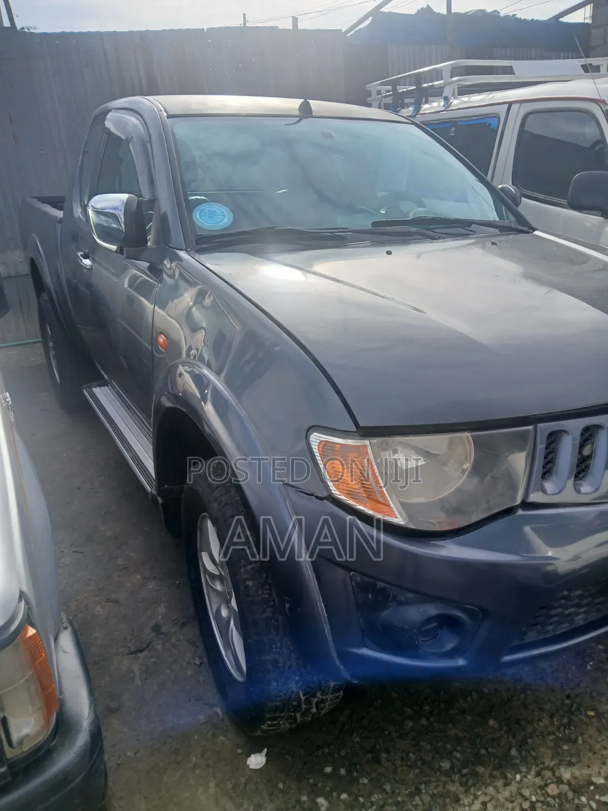 Mitsubishi L200 2010 Gray