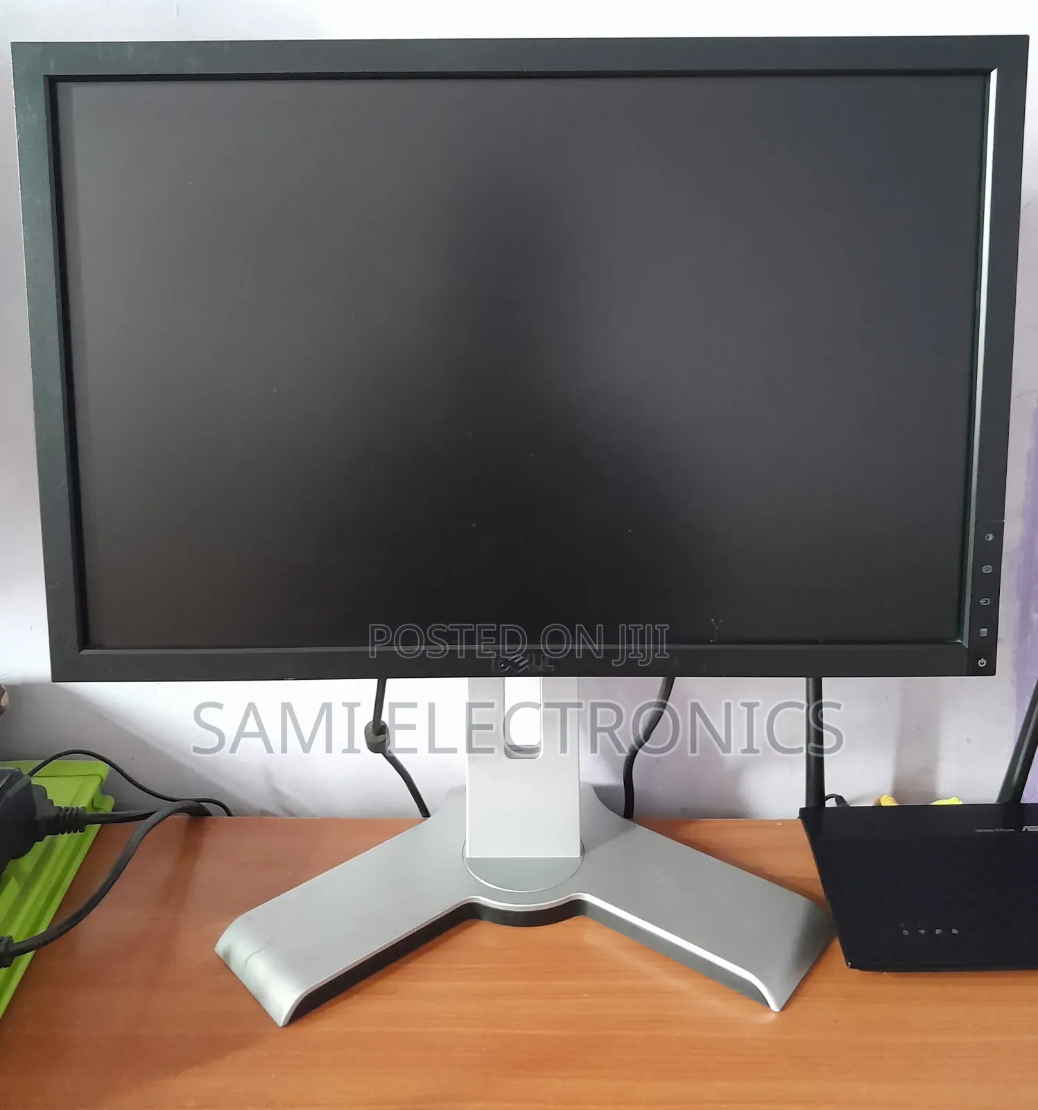 Monitor Dell 19" Inch Desktop Monitor Widescreen