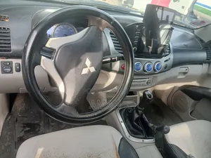 Mitsubishi L200 2010 Gray