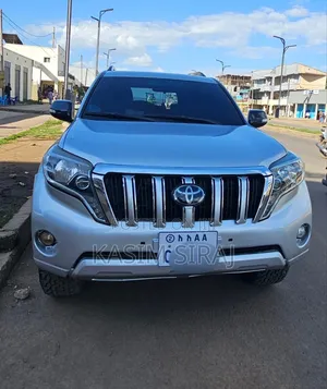Toyota Land Cruiser Prado 2011 Silver