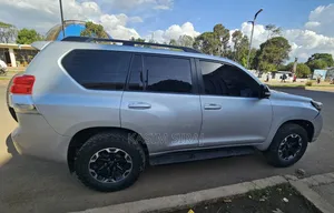Toyota Land Cruiser Prado 2011 Silver