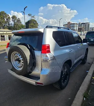 Toyota Land Cruiser Prado 2011 Silver