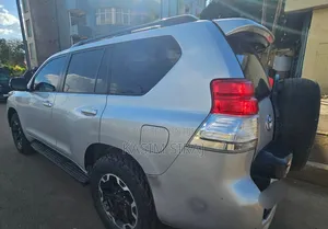 Toyota Land Cruiser Prado 2011 Silver