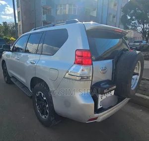 Toyota Land Cruiser Prado 2011 Silver