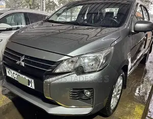 Mitsubishi Attrage 2022 Silver