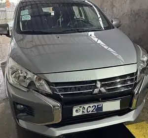 Mitsubishi Attrage 2022 Silver
