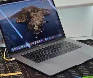 New Laptop Apple MacBook Pro 2018 32GB Intel Core i7 SSD 1T
