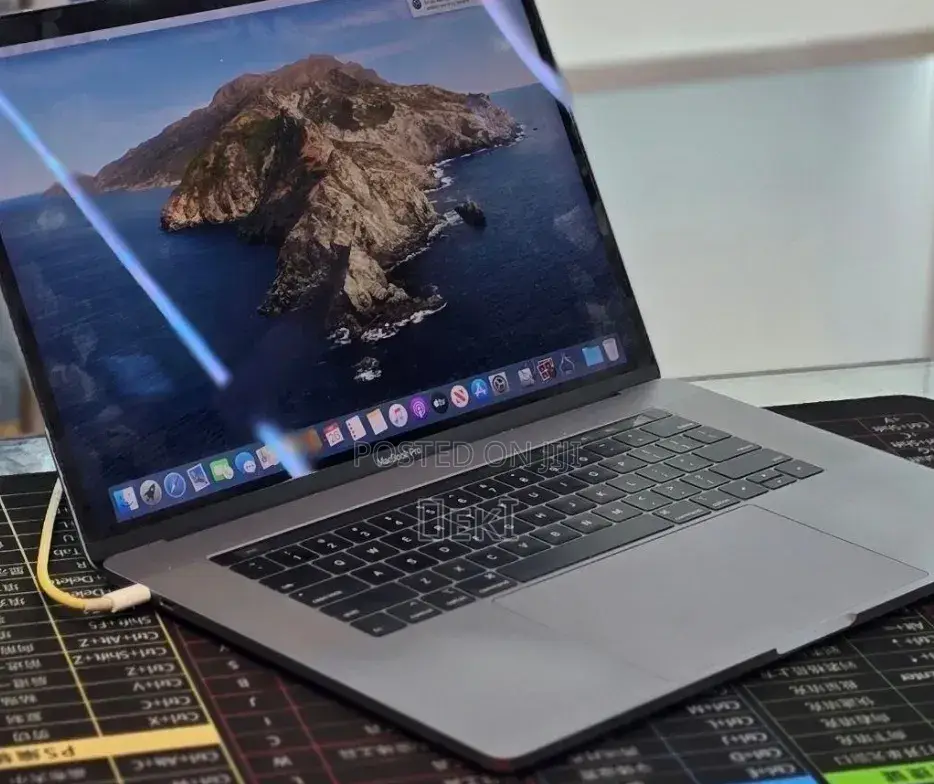 New Laptop Apple MacBook Pro 2018 32GB Intel Core i7 SSD 1T