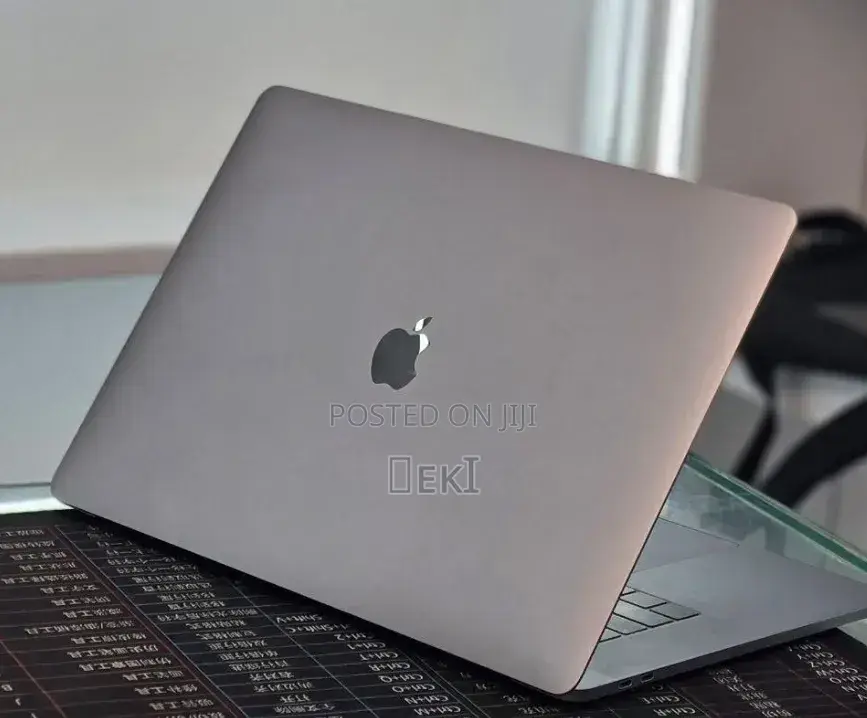 New Laptop Apple MacBook Pro 2018 32GB Intel Core i7 SSD 1T