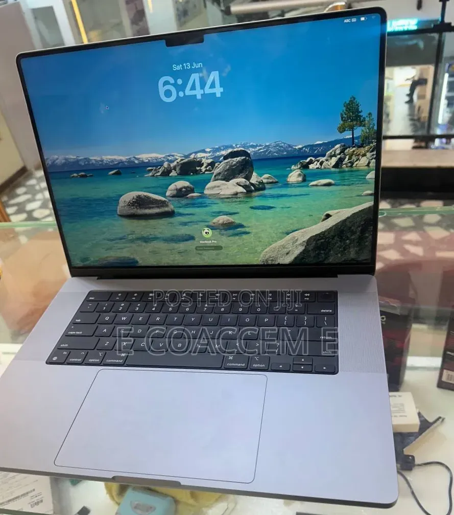 New Laptop Apple MacBook 16GB SSD 512GB