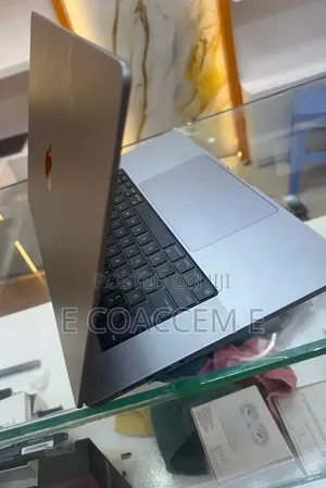 New Laptop Apple MacBook 16GB SSD 512GB