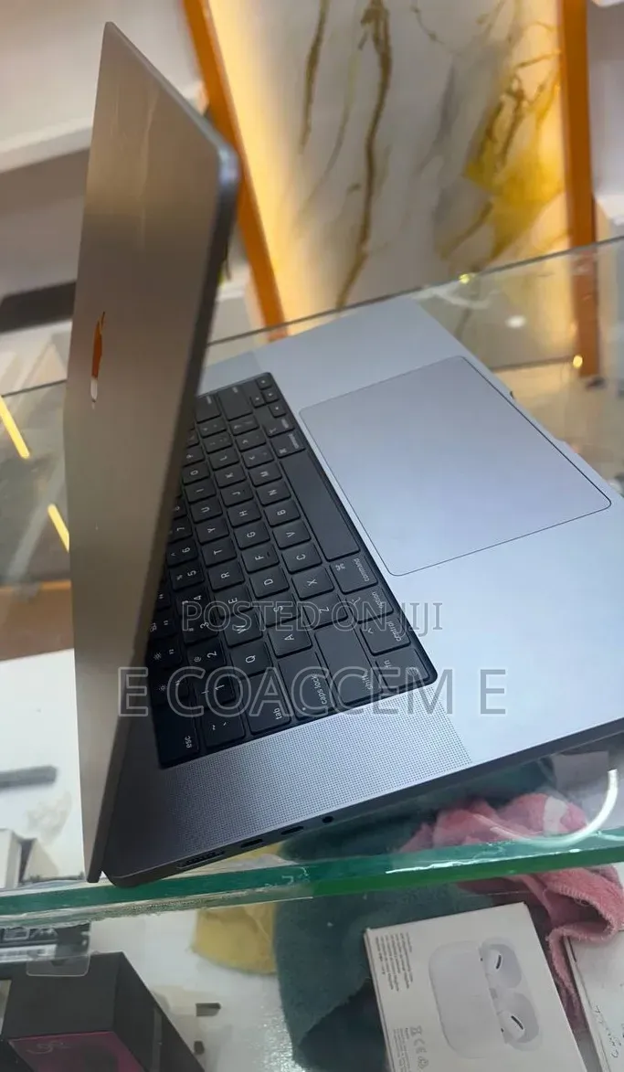 New Laptop Apple MacBook 16GB SSD 512GB