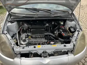 Toyota Vitz 1.0 FWD 5dr 2001 Silver