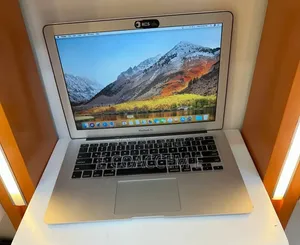 New Laptop Apple MacBook 8GB Intel Core i5 SSD 256GB