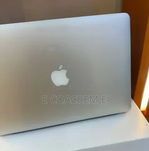 New Laptop Apple MacBook 8GB Intel Core i5 SSD 256GB