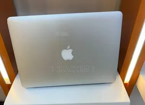 New Laptop Apple MacBook 8GB Intel Core i5 SSD 256GB