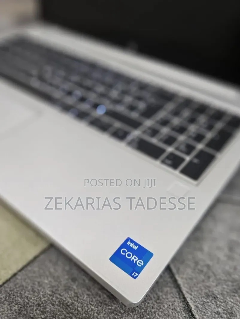 New Laptop HP ZBook Firefly G8 16GB Intel Core i7 SSD 512GB