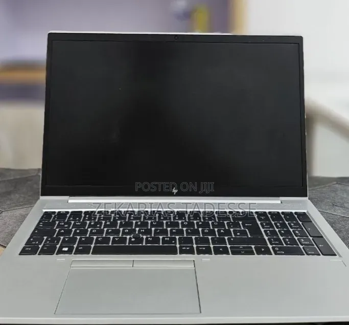 New Laptop HP ZBook Firefly G8 16GB Intel Core i7 SSD 512GB